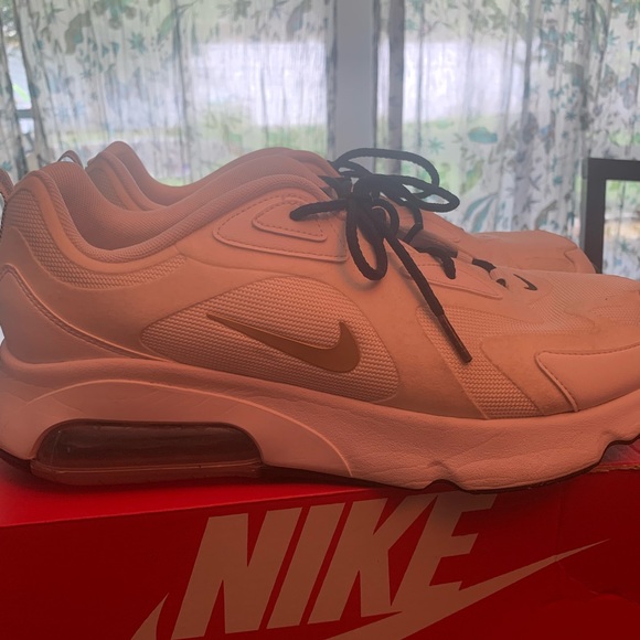 Men’s Size 13 Air Max 200 Metallic Gold - Picture 5 of 6